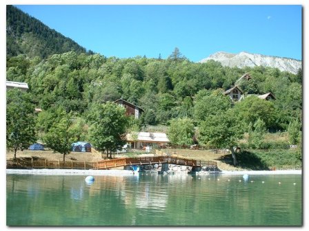 le plan d'eau de St Etienne,  seulement 7 km d'Auron...